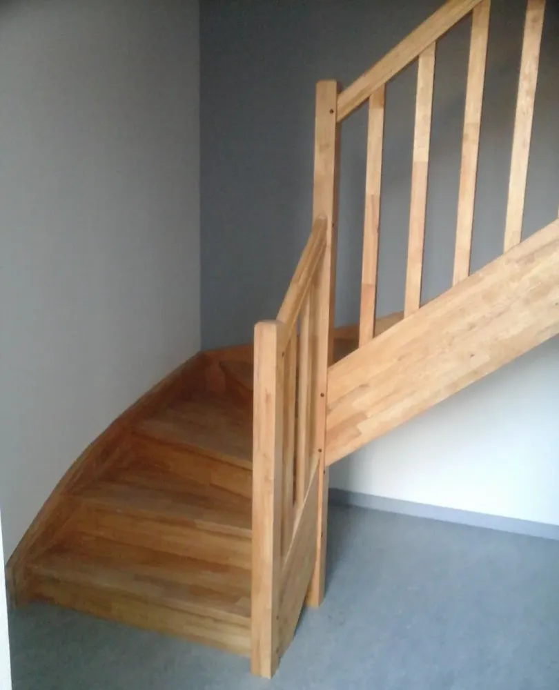 Escalier bois à Couzeix